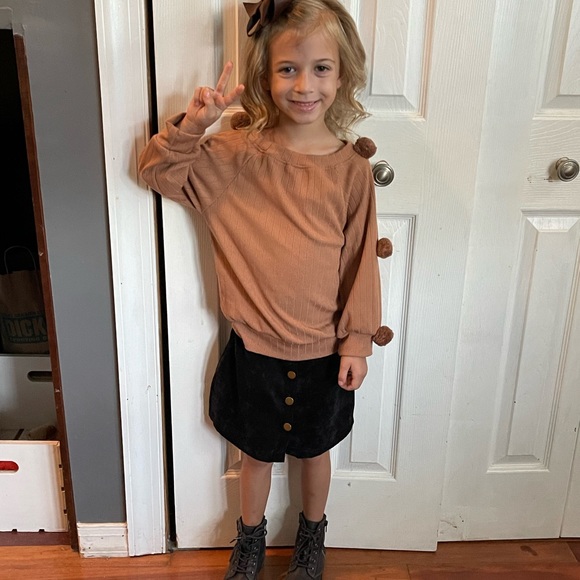 Have Fun Exploring; Wear It Like Mads & Mads Mom Boutique & Well Loved Closet - Picture 8 of 16